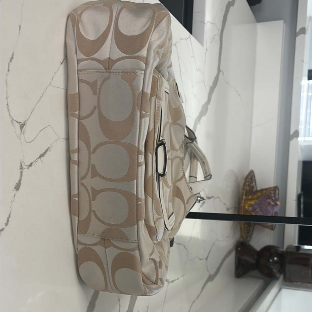 Coach Beige and Cream Shoulder Bag - Picture 11 of 11